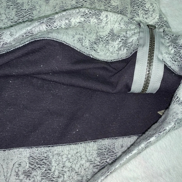 Ruff Hewn Gray and White Blouse size large - Picture 6 of 7